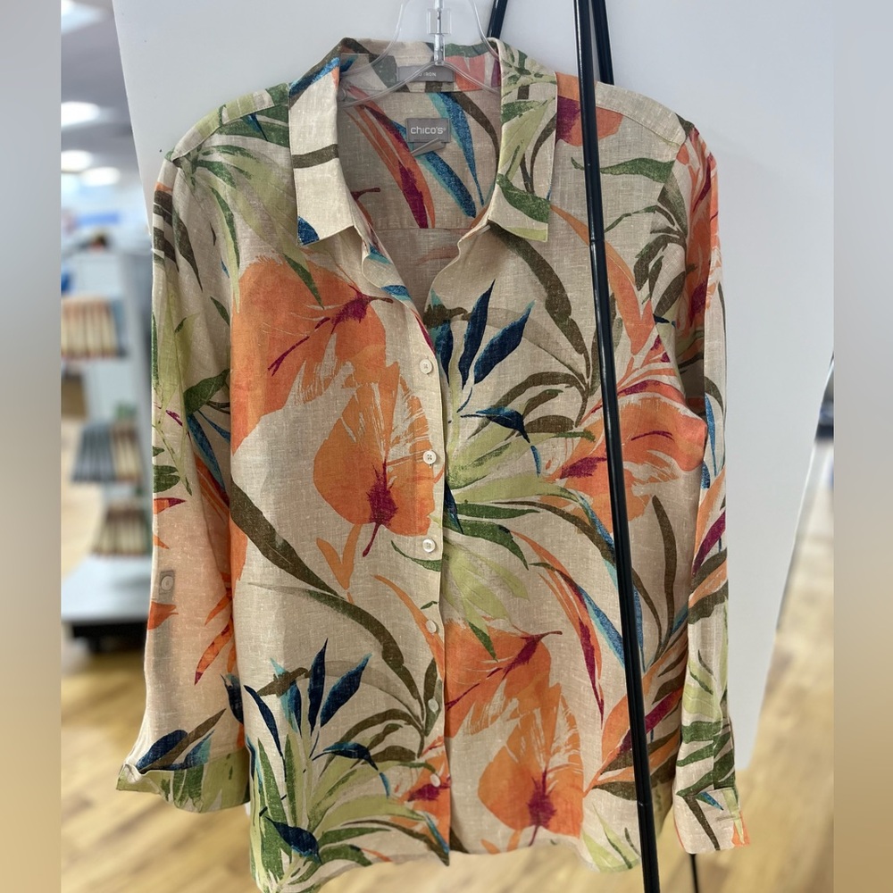 Chicos Women’s Button front floral Top Size 1